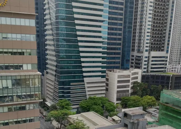 Apartahotel Victoria Bgc With Pool And View Manila