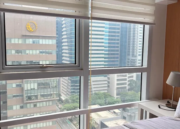 Apartahotel Victoria Bgc With Pool And View Manila