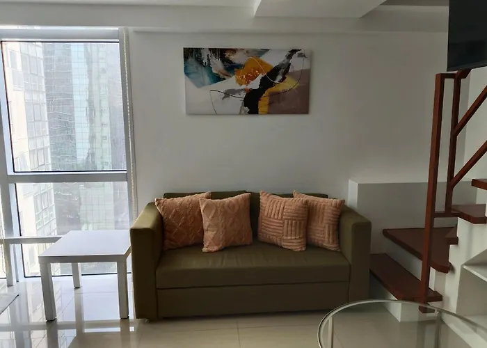 Apartahotel Victoria Bgc With Pool And View Manila