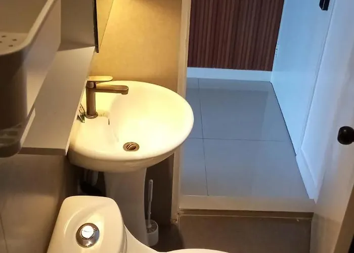Victoria Bgc With Pool And View Apartahotel Manila